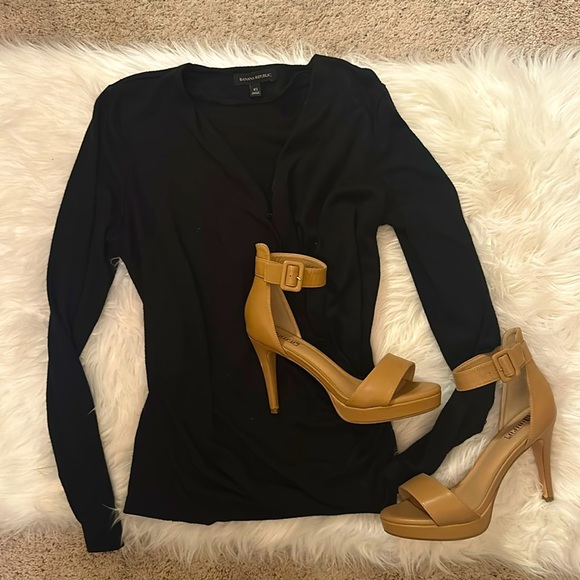 Banana Republic Tops - ✨Banana Republic Wrap Blouse✨